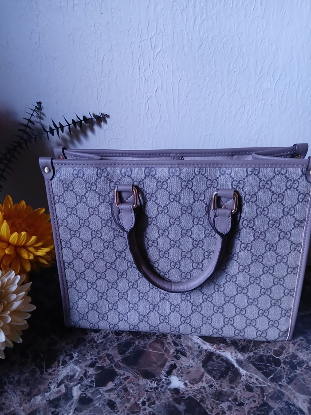 Gucci Lavender Signature GG Tote - Picture 2 of 4